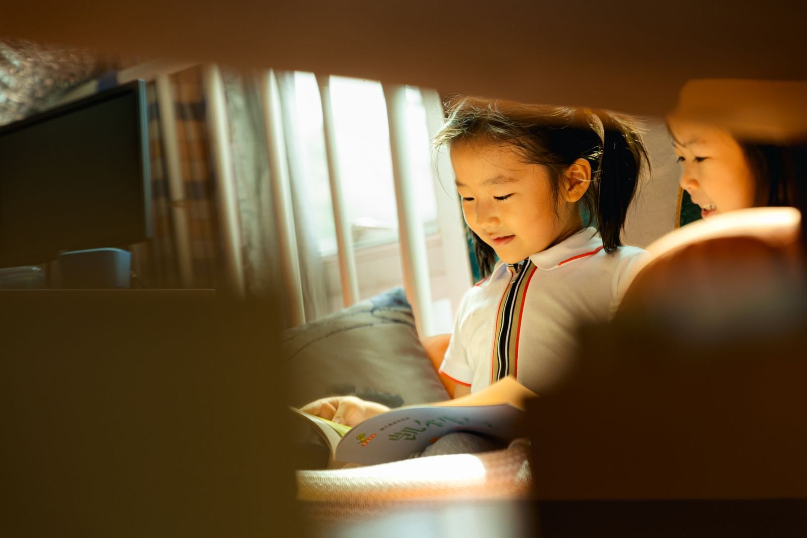 Children reading books